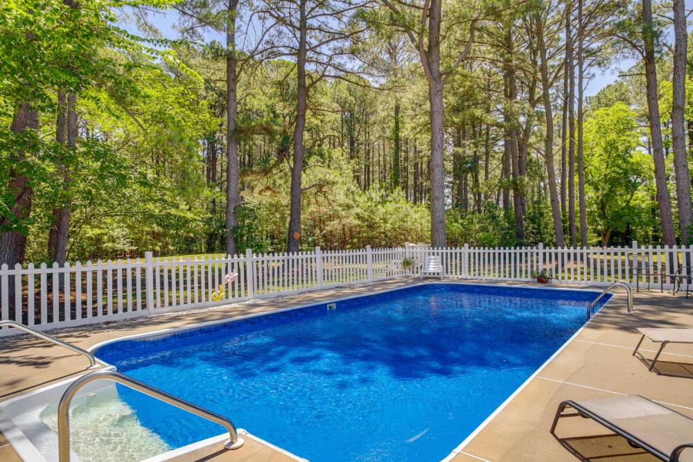 Waterfront Cambridge Home Pool and Dock!